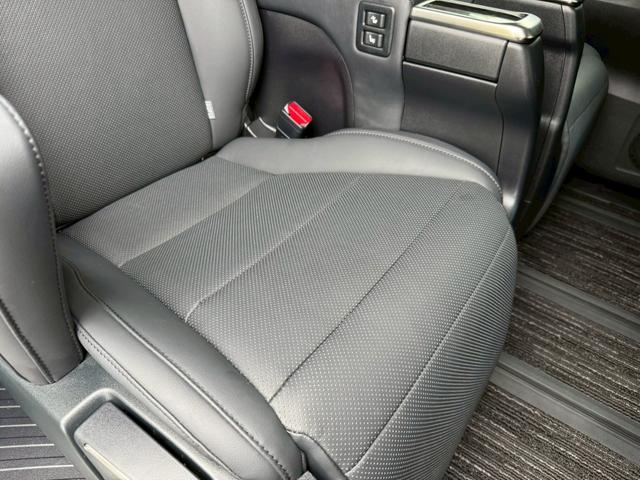 アルファード ２．５Ｓ　Ｃパッケージ　／衝突軽減／レーダークルーズ／レーンキープ／コーナーセンサー／両側パワースライドドア／シートエアコン／プッシュスタート／パワーバックドア／パワーシート／シートメモリ／ＥＴＣ／バックカメラ／ＵＳＢ接続（60枚目）