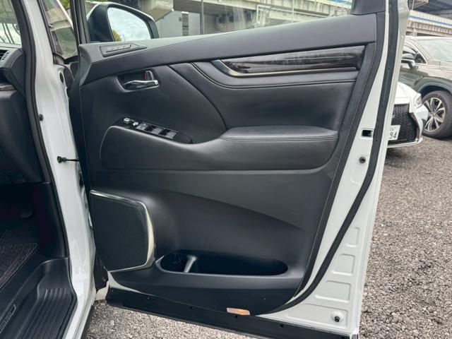 アルファード ２．５Ｓ　Ｃパッケージ／　ツインムーンルーフ／衝突軽減／レーダークルーズ／レーンキープ／コーナーセンサ／シートエアコン／両側パワースライドドア／電動格納ミラー／パワーバックドア／パワーシート／シートメモリ／ＥＴＣ／バックカメラ（33枚目）