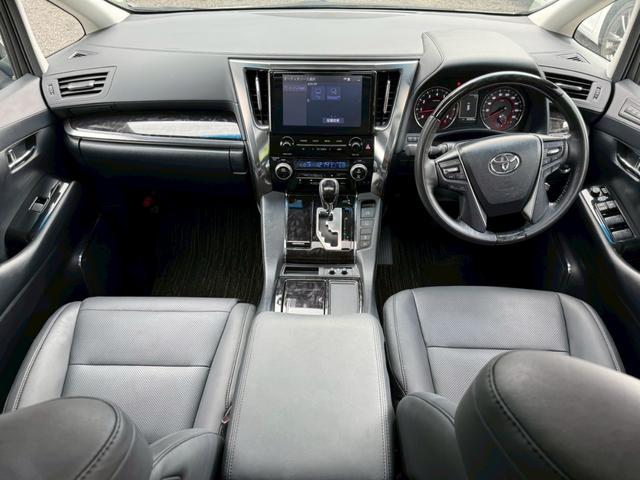 アルファード ２．５Ｓ　Ｃパッケージ／　ツインムーンルーフ／衝突軽減／レーダークルーズ／レーンキープ／コーナーセンサ／シートエアコン／両側パワースライドドア／電動格納ミラー／パワーバックドア／パワーシート／シートメモリ／ＥＴＣ／バックカメラ（61枚目）