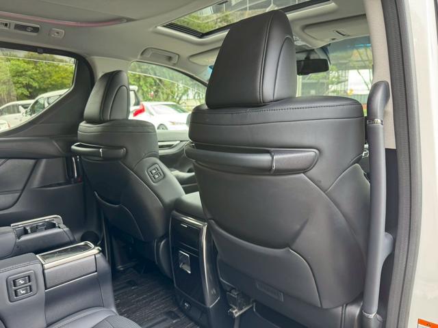 アルファード ２．５Ｓ　Ｃパッケージ／　ツインムーンルーフ／衝突軽減／レーダークルーズ／レーンキープ／コーナーセンサ／シートエアコン／両側パワースライドドア／電動格納ミラー／パワーバックドア／パワーシート／シートメモリ／ＥＴＣ／バックカメラ（62枚目）