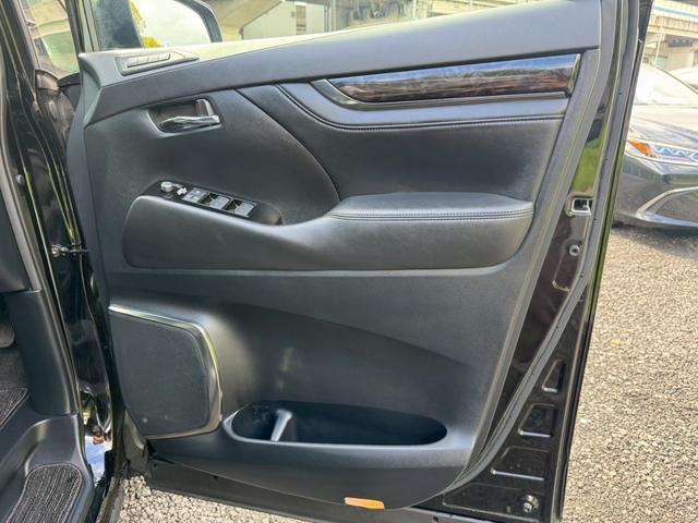 アルファード ２．５Ｓ　Ｃパッケージ／後期／　ツインムーンルーフ／デジタルインナーミラ／フリップダウンモニタ／両側パワースライドドア／衝突軽減／レーダークルーズ／レーンキープ／コーナーセンサ／シートエアコン／パワーバックドア／ＥＴＣ／バックカメラ（31枚目）