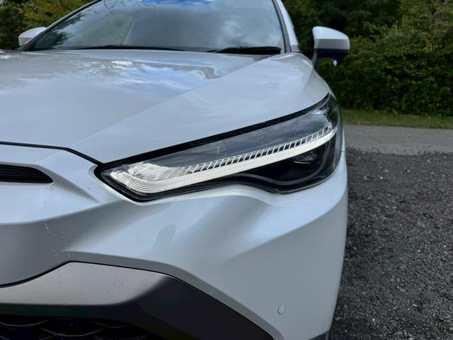 カローラクロス ハイブリッド　Ｚ　／衝突軽減／レーダークルーズ／レーンキープ／コーナーセンサー／シートヒータ／パワーバックドア／ディスプレイオーディオ／オートライト／プッシュスタート／電動格納ミラー／パワーシート／バックカメラ／ＥＴＣ（4枚目）