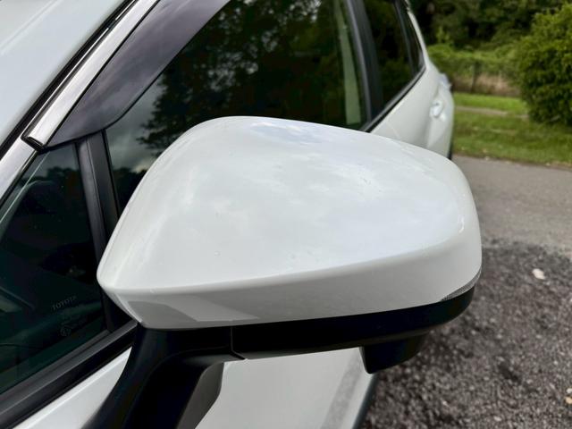 カローラクロス ハイブリッド　Ｚ　／衝突軽減／レーダークルーズ／レーンキープ／コーナーセンサー／シートヒータ／パワーバックドア／ディスプレイオーディオ／オートライト／プッシュスタート／電動格納ミラー／パワーシート／バックカメラ／ＥＴＣ（9枚目）