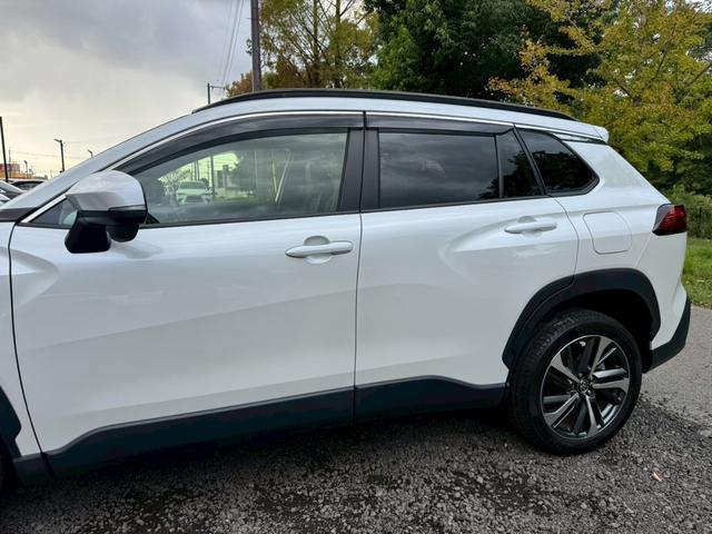 カローラクロス ハイブリッド　Ｚ　／衝突軽減／レーダークルーズ／レーンキープ／コーナーセンサー／シートヒータ／パワーバックドア／ディスプレイオーディオ／オートライト／プッシュスタート／電動格納ミラー／パワーシート／バックカメラ／ＥＴＣ（10枚目）