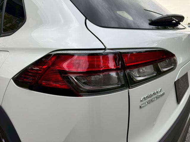 カローラクロス ハイブリッド　Ｚ　／衝突軽減／レーダークルーズ／レーンキープ／コーナーセンサー／シートヒータ／パワーバックドア／ディスプレイオーディオ／オートライト／プッシュスタート／電動格納ミラー／パワーシート／バックカメラ／ＥＴＣ（26枚目）