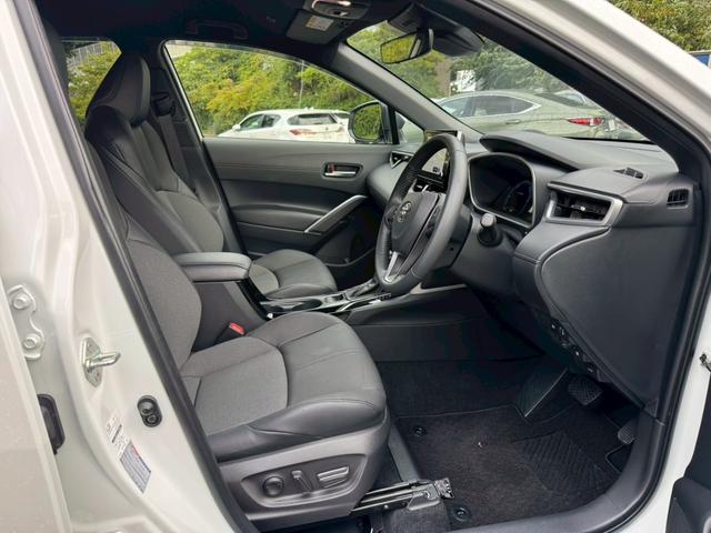 カローラクロス ハイブリッド　Ｚ　／衝突軽減／レーダークルーズ／レーンキープ／コーナーセンサー／シートヒータ／パワーバックドア／ディスプレイオーディオ／オートライト／プッシュスタート／電動格納ミラー／パワーシート／バックカメラ／ＥＴＣ（33枚目）