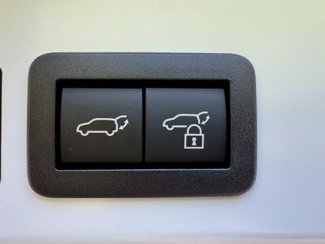 カローラクロス ハイブリッド　Ｚ　／衝突軽減／レーダークルーズ／レーンキープ／コーナーセンサー／シートヒータ／パワーバックドア／ディスプレイオーディオ／オートライト／プッシュスタート／電動格納ミラー／パワーシート／バックカメラ／ＥＴＣ（61枚目）