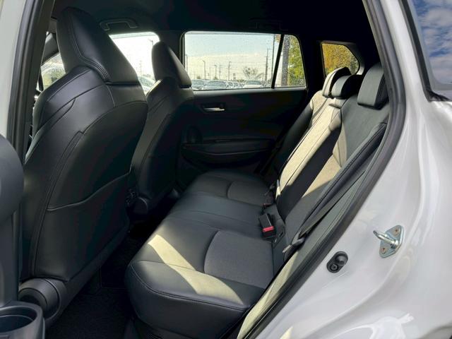 カローラクロス ハイブリッド　Ｚ　／衝突軽減／レーダークルーズ／レーンキープ／コーナーセンサー／シートヒータ／パワーバックドア／ディスプレイオーディオ／オートライト／プッシュスタート／電動格納ミラー／パワーシート／バックカメラ／ＥＴＣ（63枚目）