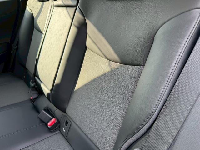 カローラクロス ハイブリッド　Ｚ　／衝突軽減／レーダークルーズ／レーンキープ／コーナーセンサー／シートヒータ／パワーバックドア／ディスプレイオーディオ／オートライト／プッシュスタート／電動格納ミラー／パワーシート／バックカメラ／ＥＴＣ（64枚目）