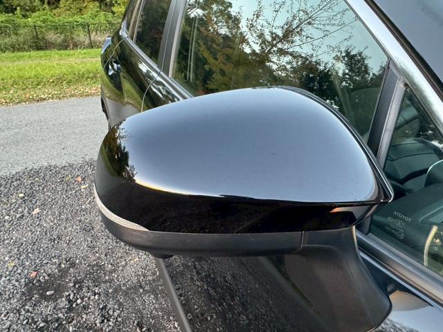 カローラクロス ハイブリッド Z /パノラマルーフ/BSM/全周囲カメラ/衝突軽減/レーダークルーズ/レーンキープ/コーナーセンサー/シートヒーター/ディスプレイオーディオ/パワーバックドア/ハーフレザー/電動格納ミラー/ETC2.0(17枚目)