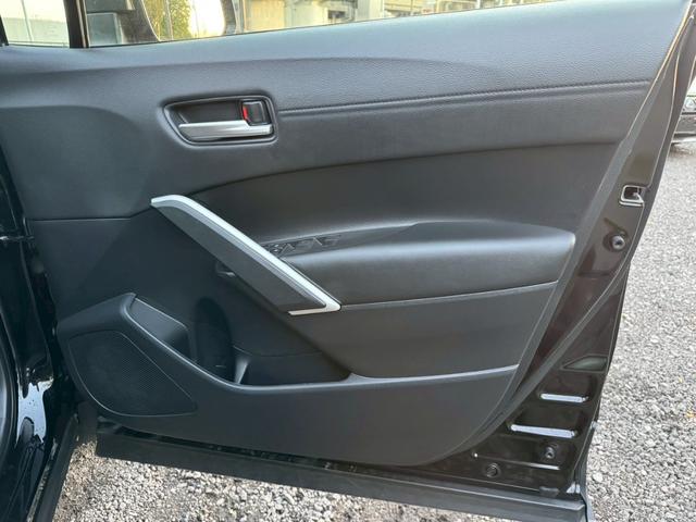 カローラクロス ハイブリッド Z /パノラマルーフ/BSM/全周囲カメラ/衝突軽減/レーダークルーズ/レーンキープ/コーナーセンサー/シートヒーター/ディスプレイオーディオ/パワーバックドア/ハーフレザー/電動格納ミラー/ETC2.0(30枚目)