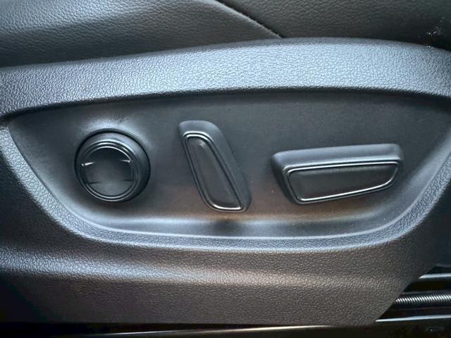 カローラクロス ハイブリッド Z /パノラマルーフ/BSM/全周囲カメラ/衝突軽減/レーダークルーズ/レーンキープ/コーナーセンサー/シートヒーター/ディスプレイオーディオ/パワーバックドア/ハーフレザー/電動格納ミラー/ETC2.0(33枚目)