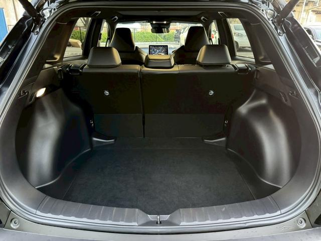 カローラクロス ハイブリッド Z /パノラマルーフ/BSM/全周囲カメラ/衝突軽減/レーダークルーズ/レーンキープ/コーナーセンサー/シートヒーター/ディスプレイオーディオ/パワーバックドア/ハーフレザー/電動格納ミラー/ETC2.0(65枚目)