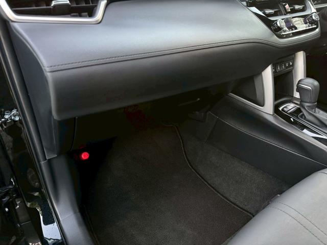 カローラクロス ハイブリッド Z /パノラマルーフ/BSM/全周囲カメラ/衝突軽減/レーダークルーズ/レーンキープ/コーナーセンサー/シートヒーター/ディスプレイオーディオ/パワーバックドア/ハーフレザー/電動格納ミラー/ETC2.0(76枚目)