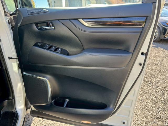 ヴェルファイア ２．５Ｚ　Ｇエディション　／ワンオーナ／フリップダウンモニタ／両側パワースライドドア／衝突軽減／レーダークルーズ／コーナーセンサ／パワーバックドア／電動格納ミラー／パワーシート／シートメモリ／ハーフレザー／ＥＴＣ／バックカメラ（29枚目）