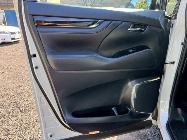 ヴェルファイア ２．５Ｚ　Ｇエディション　／ワンオーナ／フリップダウンモニタ／両側パワースライドドア／衝突軽減／レーダークルーズ／コーナーセンサ／パワーバックドア／電動格納ミラー／パワーシート／シートメモリ／ハーフレザー／ＥＴＣ／バックカメラ（69枚目）