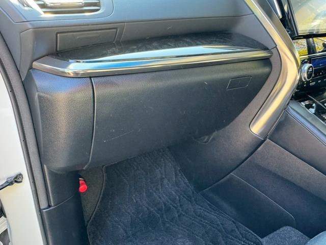 ヴェルファイア ２．５Ｚ　Ｇエディション　／ワンオーナ／フリップダウンモニタ／両側パワースライドドア／衝突軽減／レーダークルーズ／コーナーセンサ／パワーバックドア／電動格納ミラー／パワーシート／シートメモリ／ハーフレザー／ＥＴＣ／バックカメラ（76枚目）