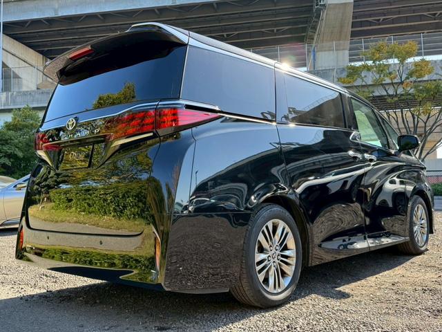 アルファード Ｚ　／フリップダウンモニタ／左右独立ムーンルーフ／デジタルインナーミラー／ＢＳＭ／衝突軽減／レーダークルーズ／レーンキープ／コーナーセンサ／全周囲カメラ／両側パワースライドドア／電動格納ミラ／ＥＴＣ２．０（23枚目）