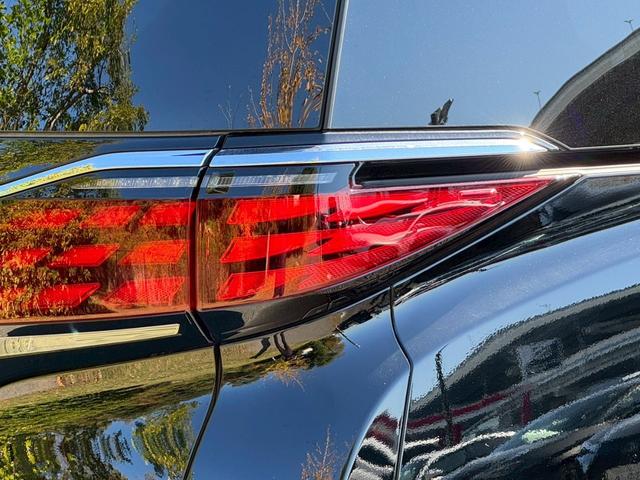 アルファード Ｚ　／フリップダウンモニタ／左右独立ムーンルーフ／デジタルインナーミラー／ＢＳＭ／衝突軽減／レーダークルーズ／レーンキープ／コーナーセンサ／全周囲カメラ／両側パワースライドドア／電動格納ミラ／ＥＴＣ２．０（25枚目）