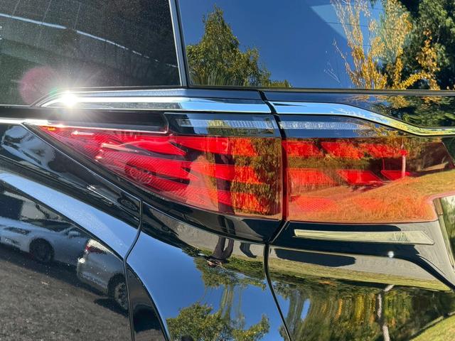 アルファード Ｚ　／フリップダウンモニタ／左右独立ムーンルーフ／デジタルインナーミラー／ＢＳＭ／衝突軽減／レーダークルーズ／レーンキープ／コーナーセンサ／全周囲カメラ／両側パワースライドドア／電動格納ミラ／ＥＴＣ２．０（26枚目）