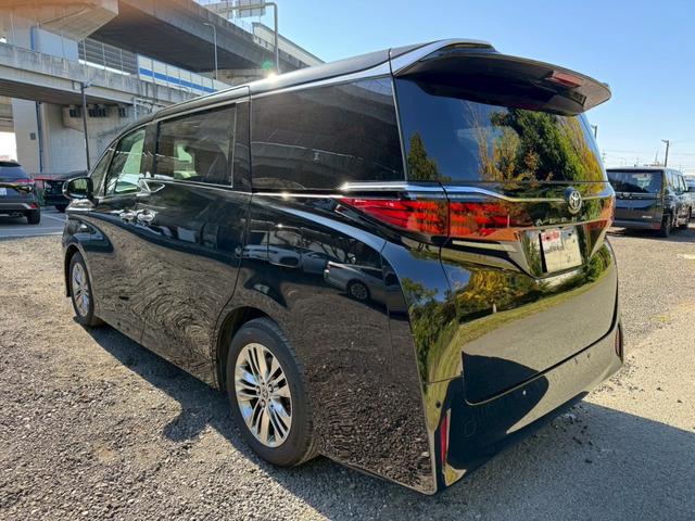 アルファード Ｚ　／フリップダウンモニタ／左右独立ムーンルーフ／デジタルインナーミラー／ＢＳＭ／衝突軽減／レーダークルーズ／レーンキープ／コーナーセンサ／全周囲カメラ／両側パワースライドドア／電動格納ミラ／ＥＴＣ２．０（31枚目）