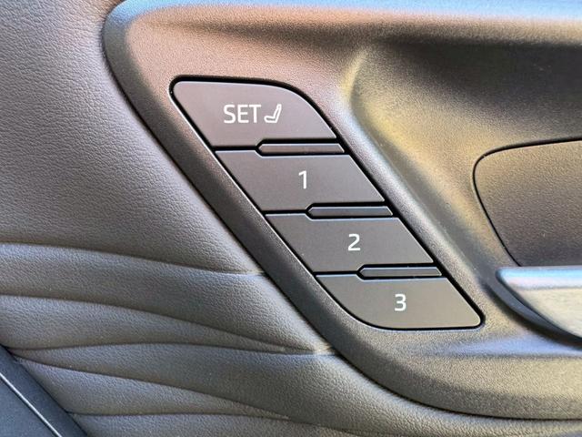 アルファード Ｚ　／フリップダウンモニタ／左右独立ムーンルーフ／デジタルインナーミラー／ＢＳＭ／衝突軽減／レーダークルーズ／レーンキープ／コーナーセンサ／全周囲カメラ／両側パワースライドドア／電動格納ミラ／ＥＴＣ２．０（37枚目）