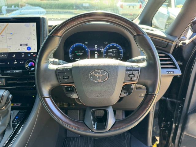 アルファード Ｚ　／フリップダウンモニタ／左右独立ムーンルーフ／デジタルインナーミラー／ＢＳＭ／衝突軽減／レーダークルーズ／レーンキープ／コーナーセンサ／全周囲カメラ／両側パワースライドドア／電動格納ミラ／ＥＴＣ２．０（43枚目）