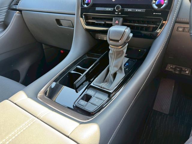 アルファード Ｚ　／フリップダウンモニタ／左右独立ムーンルーフ／デジタルインナーミラー／ＢＳＭ／衝突軽減／レーダークルーズ／レーンキープ／コーナーセンサ／全周囲カメラ／両側パワースライドドア／電動格納ミラ／ＥＴＣ２．０（48枚目）