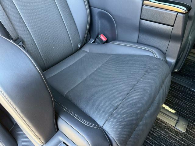 アルファード Ｚ　／フリップダウンモニタ／左右独立ムーンルーフ／デジタルインナーミラー／ＢＳＭ／衝突軽減／レーダークルーズ／レーンキープ／コーナーセンサ／全周囲カメラ／両側パワースライドドア／電動格納ミラ／ＥＴＣ２．０（58枚目）