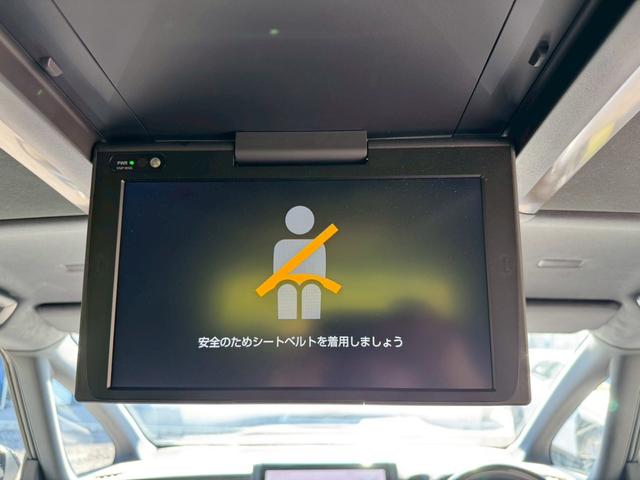 アルファード Ｚ　／フリップダウンモニタ／左右独立ムーンルーフ／デジタルインナーミラー／ＢＳＭ／衝突軽減／レーダークルーズ／レーンキープ／コーナーセンサ／全周囲カメラ／両側パワースライドドア／電動格納ミラ／ＥＴＣ２．０（64枚目）