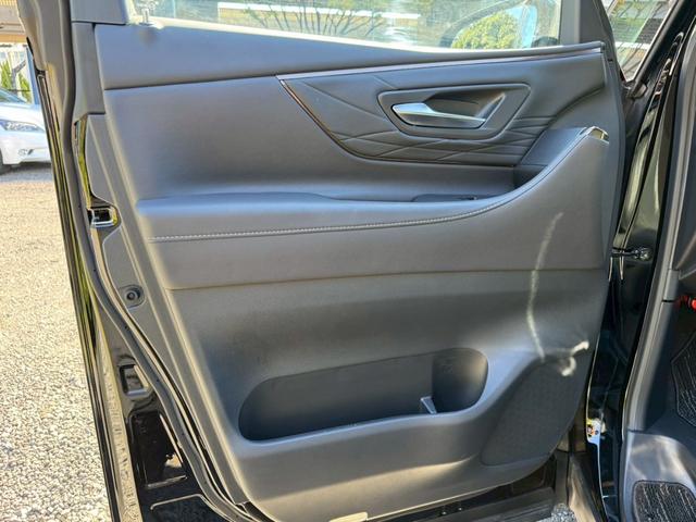 アルファード Ｚ　／フリップダウンモニタ／左右独立ムーンルーフ／デジタルインナーミラー／ＢＳＭ／衝突軽減／レーダークルーズ／レーンキープ／コーナーセンサ／全周囲カメラ／両側パワースライドドア／電動格納ミラ／ＥＴＣ２．０（72枚目）