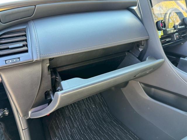 アルファード Ｚ　／フリップダウンモニタ／左右独立ムーンルーフ／デジタルインナーミラー／ＢＳＭ／衝突軽減／レーダークルーズ／レーンキープ／コーナーセンサ／全周囲カメラ／両側パワースライドドア／電動格納ミラ／ＥＴＣ２．０（76枚目）