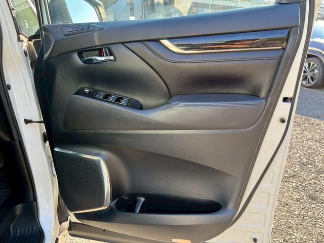 ヴェルファイア ２．５Ｚ　Ｇエディション　／フリップダウンモニター／衝突軽減／レーダークルーズ／両側パワースライドドア／パワーバックドア／パワーシート／シートメモリ／電動格納ミラー／ハーフレザー／ＥＴＣ／バックカメラ／Ｂｌｕｅｔｏｏｔｈ（31枚目）