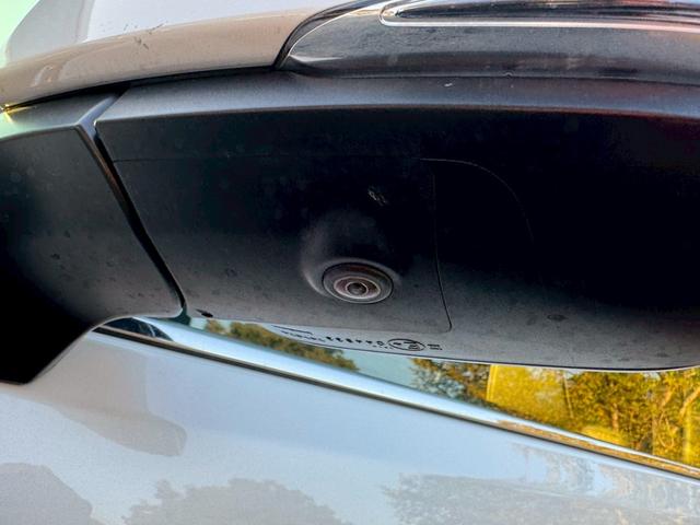 ヴェルファイア ３．５エグゼクティブラウンジ　／フリップダウンモニター／ＪＢＬサウンド／衝突軽減／レーダークルーズ／コーナーセンサー／全周囲カメラ／両側パワースライドドア／パワーバックドア／パワーシート／シートメモリ／ステアリングヒーター／ＥＴＣ（8枚目）