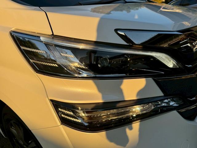 ヴェルファイア ３．５エグゼクティブラウンジ　／フリップダウンモニター／ＪＢＬサウンド／衝突軽減／レーダークルーズ／コーナーセンサー／全周囲カメラ／両側パワースライドドア／パワーバックドア／パワーシート／シートメモリ／ステアリングヒーター／ＥＴＣ（11枚目）