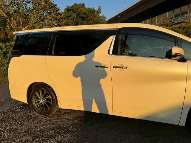 ヴェルファイア ３．５エグゼクティブラウンジ　／フリップダウンモニター／ＪＢＬサウンド／衝突軽減／レーダークルーズ／コーナーセンサー／全周囲カメラ／両側パワースライドドア／パワーバックドア／パワーシート／シートメモリ／ステアリングヒーター／ＥＴＣ（17枚目）