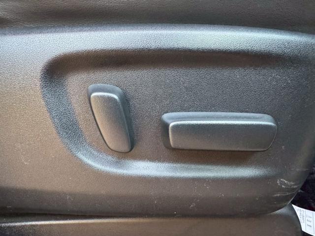 ヴェルファイア ３．５エグゼクティブラウンジ　／フリップダウンモニター／ＪＢＬサウンド／衝突軽減／レーダークルーズ／コーナーセンサー／全周囲カメラ／両側パワースライドドア／パワーバックドア／パワーシート／シートメモリ／ステアリングヒーター／ＥＴＣ（35枚目）