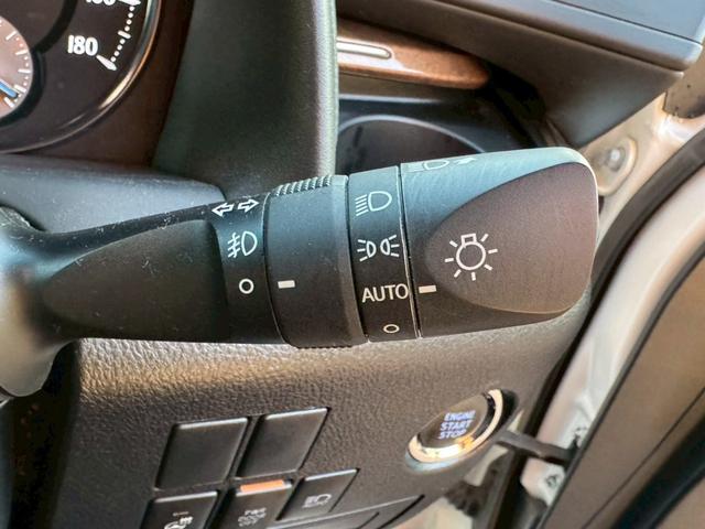 ヴェルファイア ３．５エグゼクティブラウンジ　／フリップダウンモニター／ＪＢＬサウンド／衝突軽減／レーダークルーズ／コーナーセンサー／全周囲カメラ／両側パワースライドドア／パワーバックドア／パワーシート／シートメモリ／ステアリングヒーター／ＥＴＣ（46枚目）