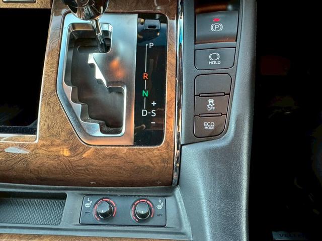 ヴェルファイア ３．５エグゼクティブラウンジ　／フリップダウンモニター／ＪＢＬサウンド／衝突軽減／レーダークルーズ／コーナーセンサー／全周囲カメラ／両側パワースライドドア／パワーバックドア／パワーシート／シートメモリ／ステアリングヒーター／ＥＴＣ（50枚目）