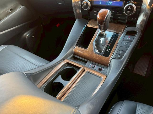 ヴェルファイア ３．５エグゼクティブラウンジ　／フリップダウンモニター／ＪＢＬサウンド／衝突軽減／レーダークルーズ／コーナーセンサー／全周囲カメラ／両側パワースライドドア／パワーバックドア／パワーシート／シートメモリ／ステアリングヒーター／ＥＴＣ（51枚目）