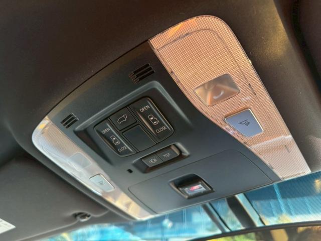 ヴェルファイア ３．５エグゼクティブラウンジ　／フリップダウンモニター／ＪＢＬサウンド／衝突軽減／レーダークルーズ／コーナーセンサー／全周囲カメラ／両側パワースライドドア／パワーバックドア／パワーシート／シートメモリ／ステアリングヒーター／ＥＴＣ（58枚目）