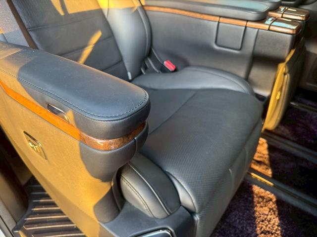 ヴェルファイア ３．５エグゼクティブラウンジ　／フリップダウンモニター／ＪＢＬサウンド／衝突軽減／レーダークルーズ／コーナーセンサー／全周囲カメラ／両側パワースライドドア／パワーバックドア／パワーシート／シートメモリ／ステアリングヒーター／ＥＴＣ（60枚目）