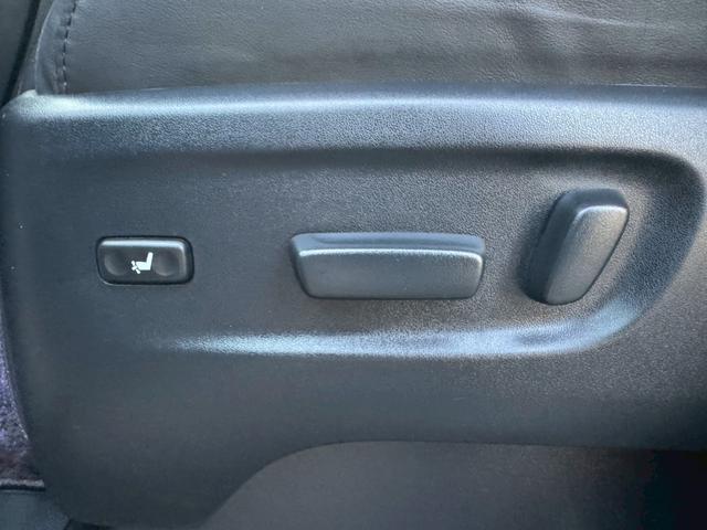 ヴェルファイア ３．５エグゼクティブラウンジ　／フリップダウンモニター／ＪＢＬサウンド／衝突軽減／レーダークルーズ／コーナーセンサー／全周囲カメラ／両側パワースライドドア／パワーバックドア／パワーシート／シートメモリ／ステアリングヒーター／ＥＴＣ（71枚目）