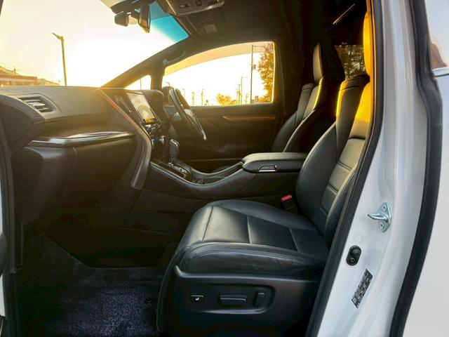 ヴェルファイア ３．５エグゼクティブラウンジ　／フリップダウンモニター／ＪＢＬサウンド／衝突軽減／レーダークルーズ／コーナーセンサー／全周囲カメラ／両側パワースライドドア／パワーバックドア／パワーシート／シートメモリ／ステアリングヒーター／ＥＴＣ（72枚目）