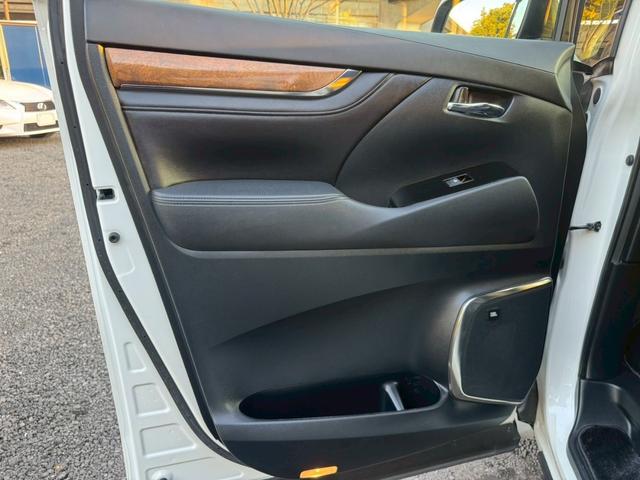 ヴェルファイア ３．５エグゼクティブラウンジ　／フリップダウンモニター／ＪＢＬサウンド／衝突軽減／レーダークルーズ／コーナーセンサー／全周囲カメラ／両側パワースライドドア／パワーバックドア／パワーシート／シートメモリ／ステアリングヒーター／ＥＴＣ（73枚目）