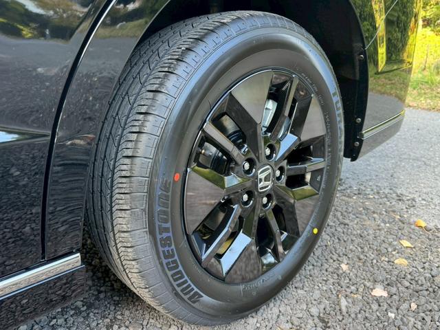 ステップワゴン ｅ：ＨＥＶスパーダ／新車未登録　／衝突軽減／レーダークルーズ／レーンキープ／両側パワースライドドア／コーナーセンサー／シートヒーター／パワーバックドア／ハーフレザーシート／オートライト／プッシュスタート／ＵＳＢ接続（31枚目）