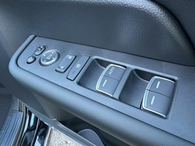 ステップワゴン ｅ：ＨＥＶスパーダ／新車未登録　／衝突軽減／レーダークルーズ／レーンキープ／両側パワースライドドア／コーナーセンサー／シートヒーター／パワーバックドア／ハーフレザーシート／オートライト／プッシュスタート／ＵＳＢ接続（34枚目）