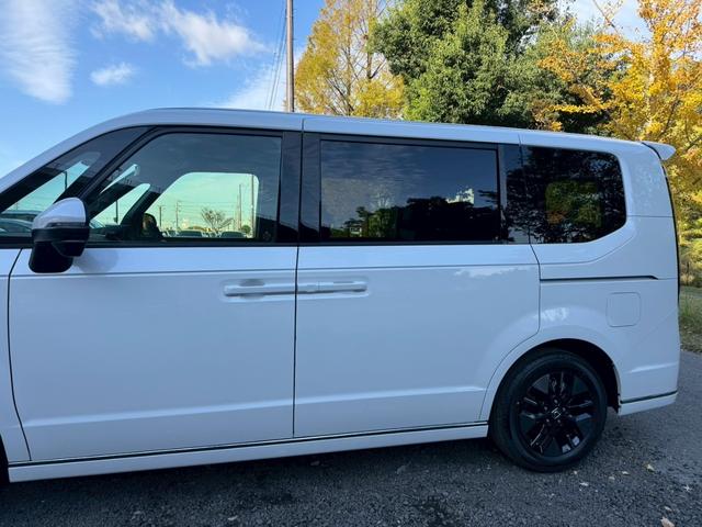 ステップワゴン ｅ：ＨＥＶスパーダ／新車未登録　／衝突軽減／レーダークルーズ／レーンキープ／両側パワースライドドア／コーナーセンサー／シートヒーター／パワーバックドア／ハーフレザーシート／オートライト／プッシュスタート／ＵＳＢ接続（11枚目）