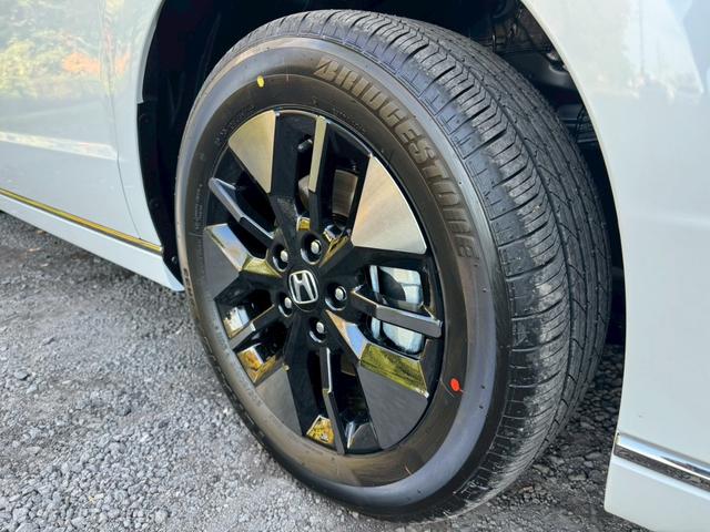 ステップワゴン ｅ：ＨＥＶスパーダ／新車未登録　／衝突軽減／レーダークルーズ／レーンキープ／両側パワースライドドア／コーナーセンサー／シートヒーター／パワーバックドア／ハーフレザーシート／オートライト／プッシュスタート／ＵＳＢ接続（18枚目）