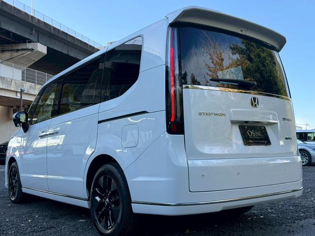 ステップワゴン ｅ：ＨＥＶスパーダ／新車未登録　／衝突軽減／レーダークルーズ／レーンキープ／両側パワースライドドア／コーナーセンサー／シートヒーター／パワーバックドア／ハーフレザーシート／オートライト／プッシュスタート／ＵＳＢ接続（30枚目）